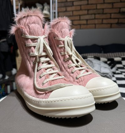 NEW MAINLINE DIRTY PINK MILK RAMONES PONY HAIR FUR SHOES