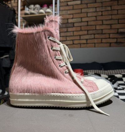 NEW MAINLINE DIRTY PINK MILK RAMONES PONY HAIR FUR SHOES