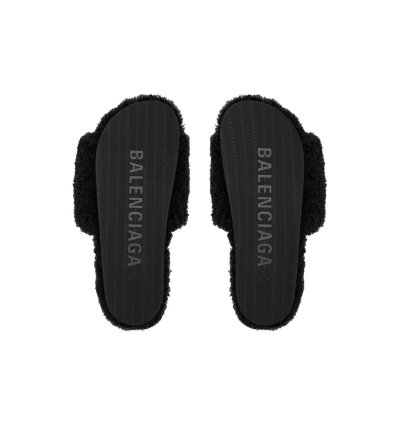 o1bcso1str1124 Furry Slides Towel in Black