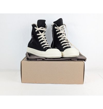 o1rshd1 High-Top Sneakers in Black Milk