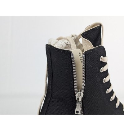 o1rshd1 High-Top Sneakers in Black Milk