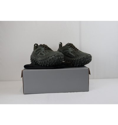 o1rshd1 Monocolor Rubber Mesh Defender Sneakers in Kaki