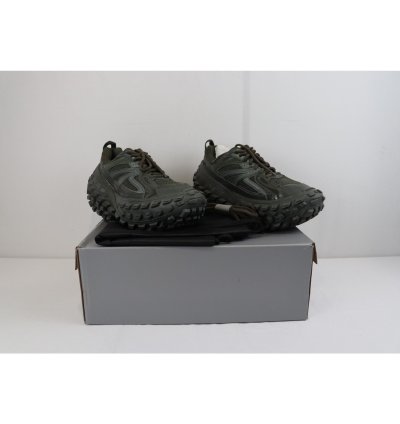 o1rshd1 Monocolor Rubber Mesh Defender Sneakers in Kaki