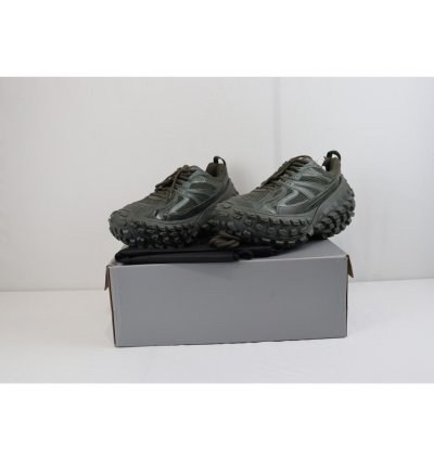 o1rshd1 Monocolor Rubber Mesh Defender Sneakers in Kaki