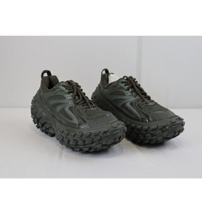 o1rshd1 Monocolor Rubber Mesh Defender Sneakers in Kaki