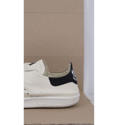 o1rshd1 Stan Smith Adidas Sneakers in Off-White