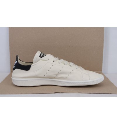 o1rshd1 Stan Smith Adidas Sneakers in Off-White