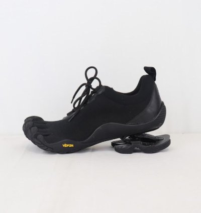 o1rshd1 Toe Low Top Sneakers in Black