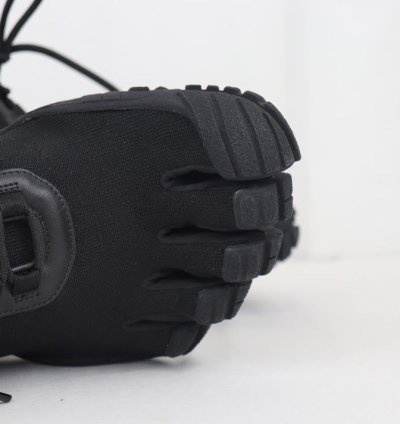 o1rshd1 Toe Low Top Sneakers in Black