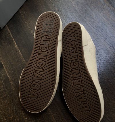 Paris leather low-top sneaker