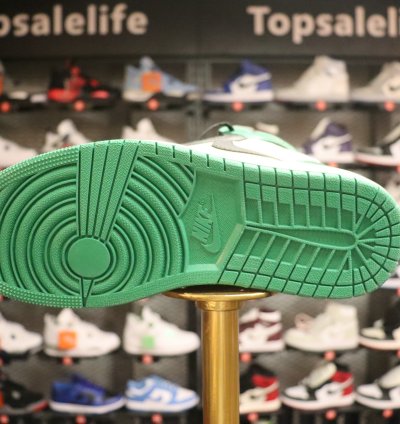 Air Jordan 1 Retro High OG 'Pine Green'