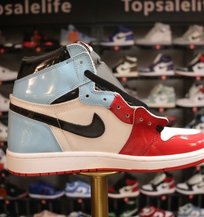 Air Jordan 1 Retro High Fearless UNC Chicago