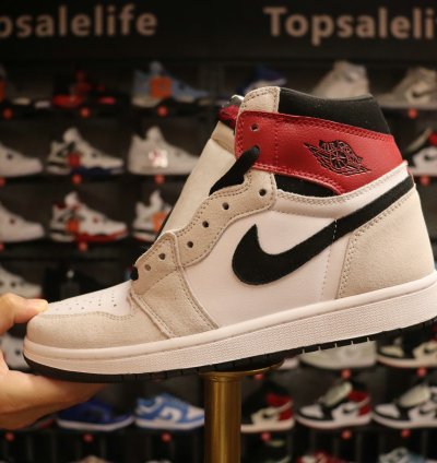 Air Jordan 1 Retro High OG Light Smoke Grey