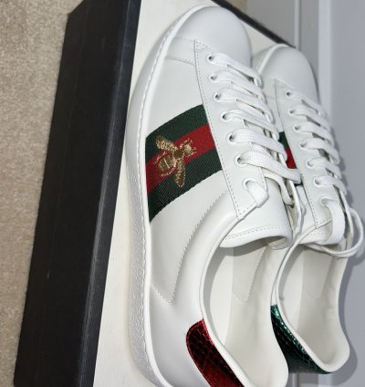 Gucci Ace Embroidered Bee Leather Sneakers