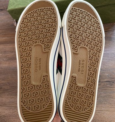 Gucci Low tennis sneaker size 9 5