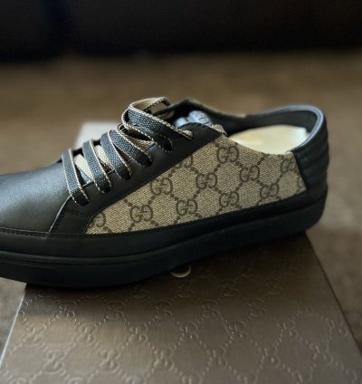 GUCCI Low-top GG Supreme sneaker US 8 5