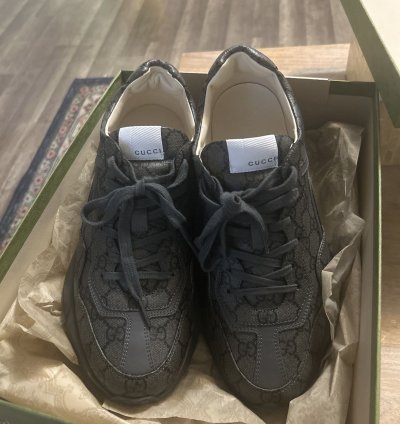 Gucci mid top shoe