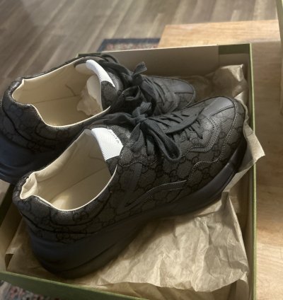Gucci mid top shoe