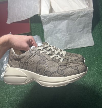 Gucci Rython 100 Beige Size 8