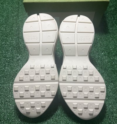 Gucci Rython 100 Beige Size 8