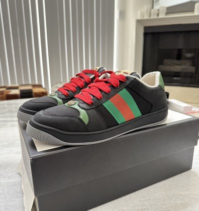 Gucci Screener sneaker in suede black green red color