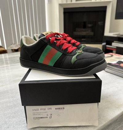 Gucci Screener sneaker in suede black green red color