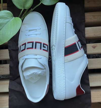Men Ace sneaker with elastic logo strap
