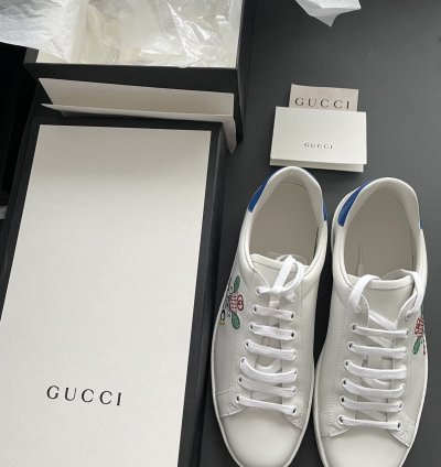 Rare Brand NEW Super Runway Embroidery Tennis Logo Sneaker