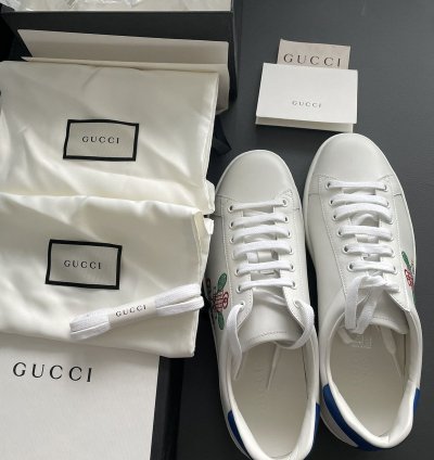 Rare Brand NEW Super Runway Embroidery Tennis Logo Sneaker