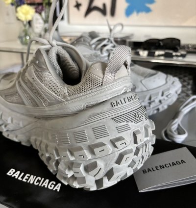 SUPER RARE - DEFENDER SNEAKERS 46