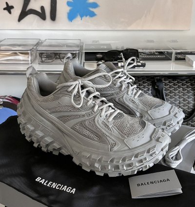 SUPER RARE - DEFENDER SNEAKERS 46