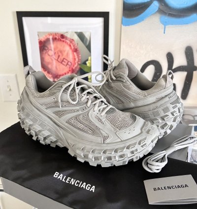 SUPER RARE - DEFENDER SNEAKERS 46