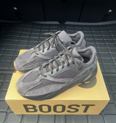 adidas Yeezy 700 Utility Black Men - FV5304
