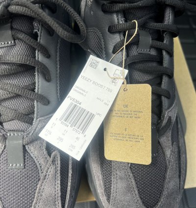 adidas Yeezy 700 Utility Black Men - FV5304