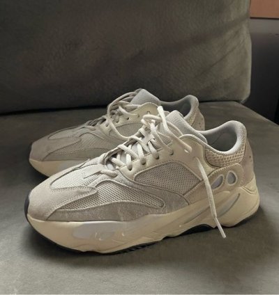 ADIDAS YEEZY BOOST 700 ANALOG US 9 EUR 42