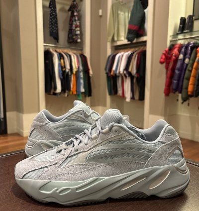 Adidas Yeezy Boost 700 V2