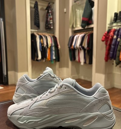 Adidas Yeezy Boost 700 V2