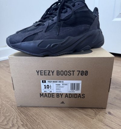 Adidas Yeezy Boost 700 V2 Vanta