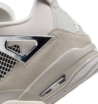 Air Jordan 4 Frozen Moments