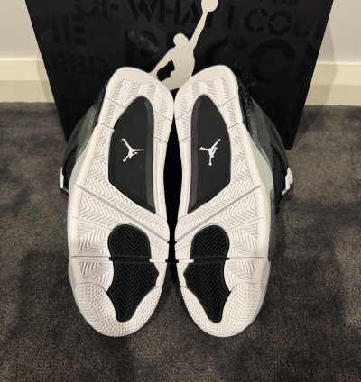 NIKE AIR JORDAN 4 RETRO FEAR