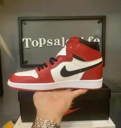 Air Jordan 1 Retro High OG 'Chicago' 2015 555088-101