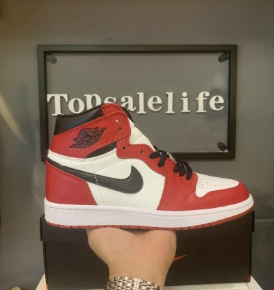 Air Jordan 1 Retro High OG 'Chicago' 2015 555088-101