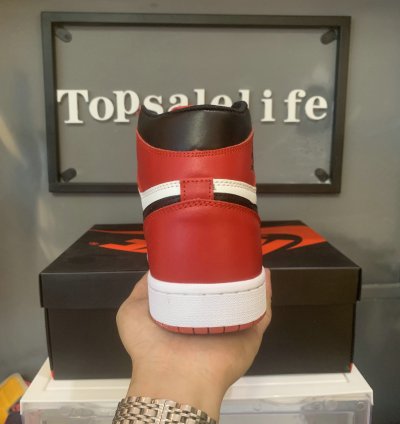 Air Jordan 1 Retro High OG 'Chicago' 2015 555088-101