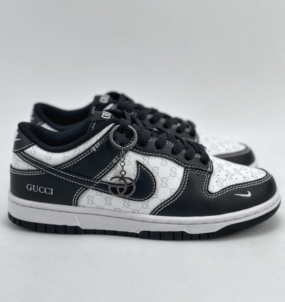 280 Nike SB Dunk Low x GUCCI white and black printed small hook SF1588-136 -