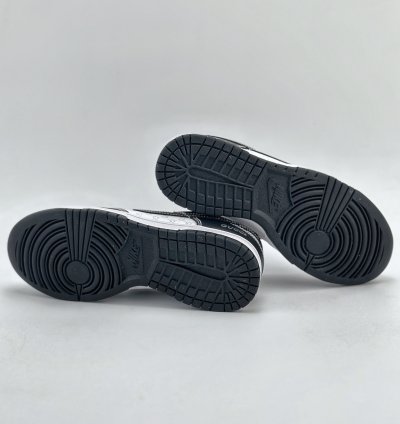 280 Nike SB Dunk Low x GUCCI white and black printed small hook SF1588-136 -