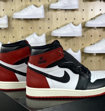 260 Nike Air Jordan 1 Retro High OG Black Toe AJ1 basketball shoes Black and whi