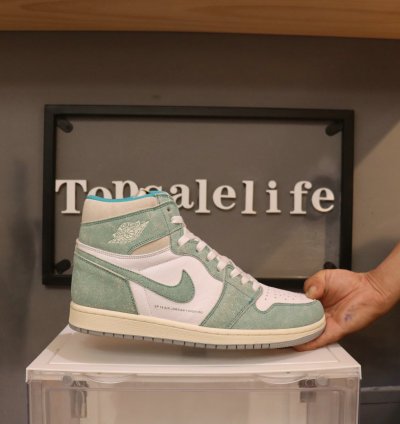 Air Jordan 1 Retro High OG 'Turbo Green' 555088-311