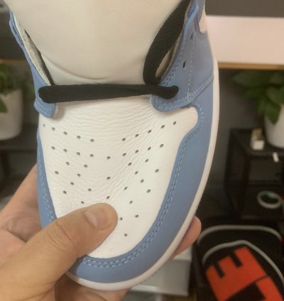 Air Jordan 1 Retro High OG 'University Blue' 555088-134