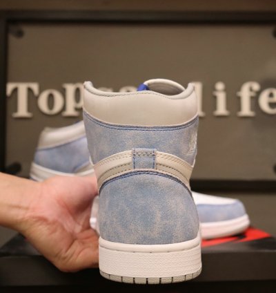 Air Jordan 1 Retro High OG 'Hyper Royal' 555088-402
