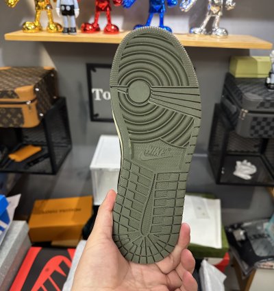 Travis Scott x Air Jordan 1 Low OG 'Olive' DZ4137-106
